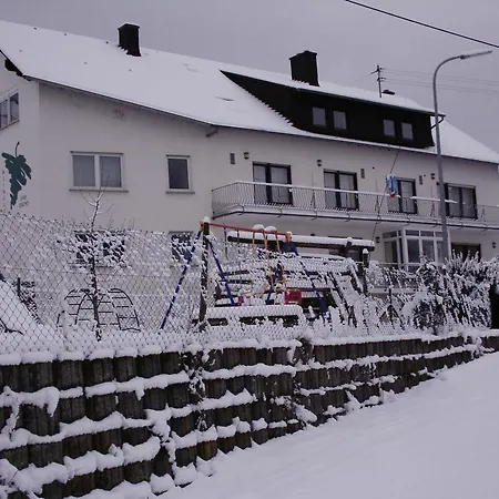 Weingut-brennerei-gaestehaus Emil Dauns Pensión